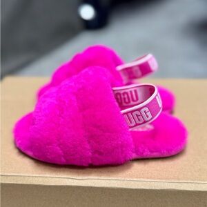 UGG Fluff Slide Sandals in Fuchsia Pink